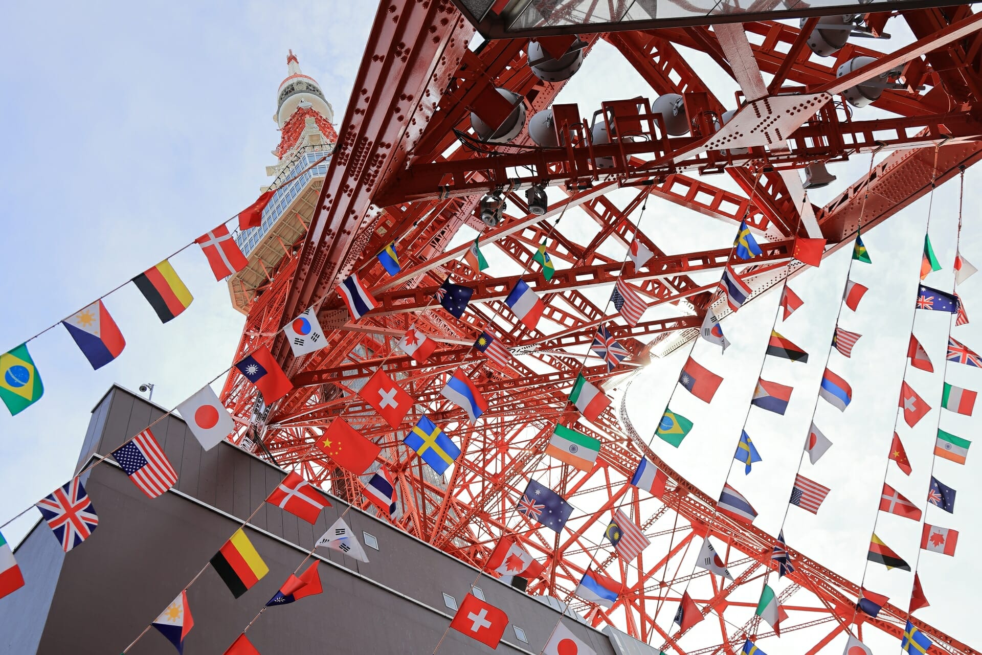 東京タワーと国旗